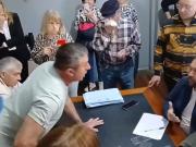 Váyanse a la mierda: productores de 9 de Julio irrumpieron en la municipalidad e increparon a funcionarios por falta de obras