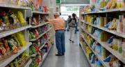 Disminuyen las transacciones en dólares: 96% de los pagos en los supermercados se hacen en bolívares, según experto