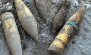 Remodelaba la casa de su padre en Córdoba y encontró armamento bélico enterrado