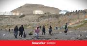 Más de 50 adolescentes y jóvenes participaron de una jornada de limpieza en las playas de Km3