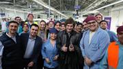 Arrancó la actividad de Javier Milei en Tierra del Fuego: visitó reconocida fábrica y saludó a trabajadores