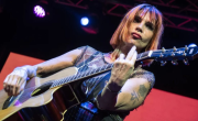 Fabiana Cantilo tocó en Rosario y se sacó ante un inesperado grito del público: “Me chupa un huevo”