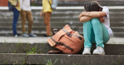 Una cantante sanjuanina de 16 años aseguró que tuvo que dejar la escuela por bullying y sus compañeros apuntaron a la madre