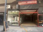 Incendio en una galería de Retiro: susto por el humo y tres personas asistidas por el SAME