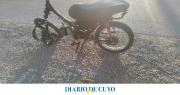 En Sarmiento, una moto impactó fuertemente con un auto