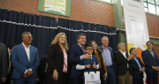 Orrego inauguró obras clave para los vecinos y entregó computadoras a maestros y estudiantes de Valle Fértil