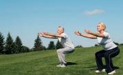 El ejercicio que deben realizar los mayores de 60 años para una vida plena, según Harvard