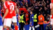 Hostil recibimiento a Enzo Fernández: agresión de hinchas del Benfica en su regreso por la Champions League