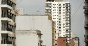 Encontraron muerta en el patio de un edificio de La Plata a una mujer e investigan qué sucedió