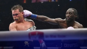 Video: Terence Crawford fue detenido a punta de pistola en un confuso episodio