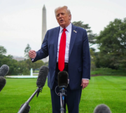 Sindicatos presentan demanda por el plan ilegal de Donald Trump de despedir a numerosos empleados federales durante el cierre
