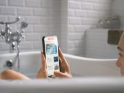 Descuido mortal: una mujer murió electrocutada por usar el celular en la bañera