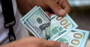 Sigue la presión sobre el dólar en San Juan: el oficial supera el piso de la banda y el blue llegó a los $1.500