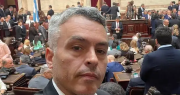 Diputado sorprendió a Espert con una remera llena de ironía