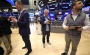 Otro día de tensión cambiaria: el dólar oficial subió $50, el riesgo país superó los 1200 puntos y caen las acciones argentinas en Wall Street