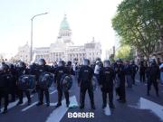 La policía aplicó el protocolo antipiquete en la marcha de los jubilados