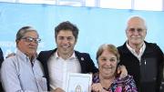 Merlo: Axel Kicillof entregó escrituras gratuitas a familias
