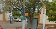 Fue a dejar flores a un cementerio de Pocito, pero una patota lo atacó a garrotazos y lo asaltó
