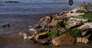Reanudan la búsqueda del joven que entró a nadar al Río de la Plata en Berisso y nunca salió