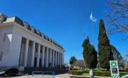Bahía Blanca: la UNS respondió izando la bandera argentina tras un acto de militantes de izquierda