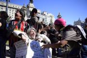 Represión en la marcha de jubilados al Congreso: la Policía lanzó gases y detuvo a un hombre