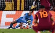 Insólita secuencia en Europa League: tres penales errados con un argentino de protagonista