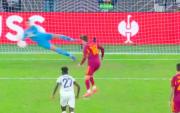 Historia en la UEFA Europa League: el arquero a quien le repitieron el penal tres veces…Y siempre lo atajó