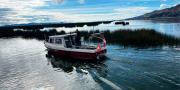 El primer barco científico solar inicia la circunnavegación para evaluar la calidad del agua del Titicaca