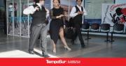 Intervención artística de tango en la Terminal de Ómnibus