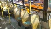 Locura en Córdoba: quiso pagar el boleto en efectivo, se lo negaron y destrozó el colectivo con un martillo