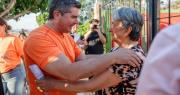 En su primera caminata en campaña, Orrego eligió Pocito y tuvo un interesante intercambio con una vecina de 72 años