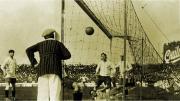 Un invento del fútbol argentino: la curiosa historia del nacimiento del “gol olímpico”