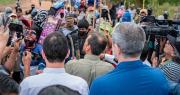 Avasalladores atacan a cívicos cruceños y al gobernador Camacho que exige a la Policía desalojar el predio Patujú