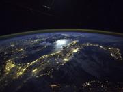 La NASA confirmó que la Tierra perdió su simetría y se está oscureciendo: ¿En qué afecta a los humanos?