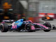 Franco Colapinto sufrió con su Alpine en un accidentado viernes para el GP de Singapur: banderas rojas, chispazos y hasta un choque en la calle de boxes