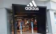 Nuevo outlet de Adidas: hasta 80% de descuento y 12 cuotas sin interés para indumentaria y calzado deportivo