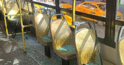 El desquiciado del martillo: rompió las ventanillas del colectivo porque no le dejaron pagar en efectivo
