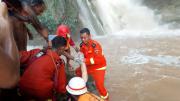 Tragedia en una cascada: cuatro personas murieron tras ser arrastradas por la corriente