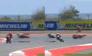 Salió volando: el dramático accidente del argentino Valentín Perrone en Moto3