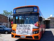 La última vuelta: la emocionante despedida que recibió un chofer de colectivo el día de su jubilación