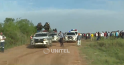 Policía y vecinos autoconvocados llegan al predio avasallado en Montero y encapuchados se retiran de la zona