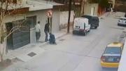 Un hombre sacó una señal de tránsito del frente de su casa y fue detenido tras un allanamiento