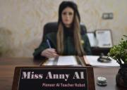 Anny es la primera profesora robot en Pakistán