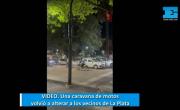 Las caravanas de motos cada vez más descontroladas en la noche platense: Ya no respetan ni los semáforos