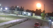 Noche “roja” en San Juan: por qué el cielo se iluminó y los videos que circulan