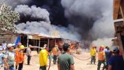 Incendio de magnitud consume casetas en la feria de Ascensión de Guarayos