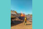 Bomberos voluntarios de Loreto combatieron un incendio forestal en Nueva Francia