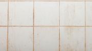 Bueno, bonito y barato: cómo y cuánto sale cambiar los viejos azulejos del baño