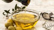 Aceite de oliva: el aderezo que nunca puede faltar en tus comidas si seguís la famosa dieta mediterránea