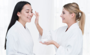¿Qué ocultan realmente las cremas diurnas y nocturnas? Empresa cosmética nos revela sus diferencias y usos